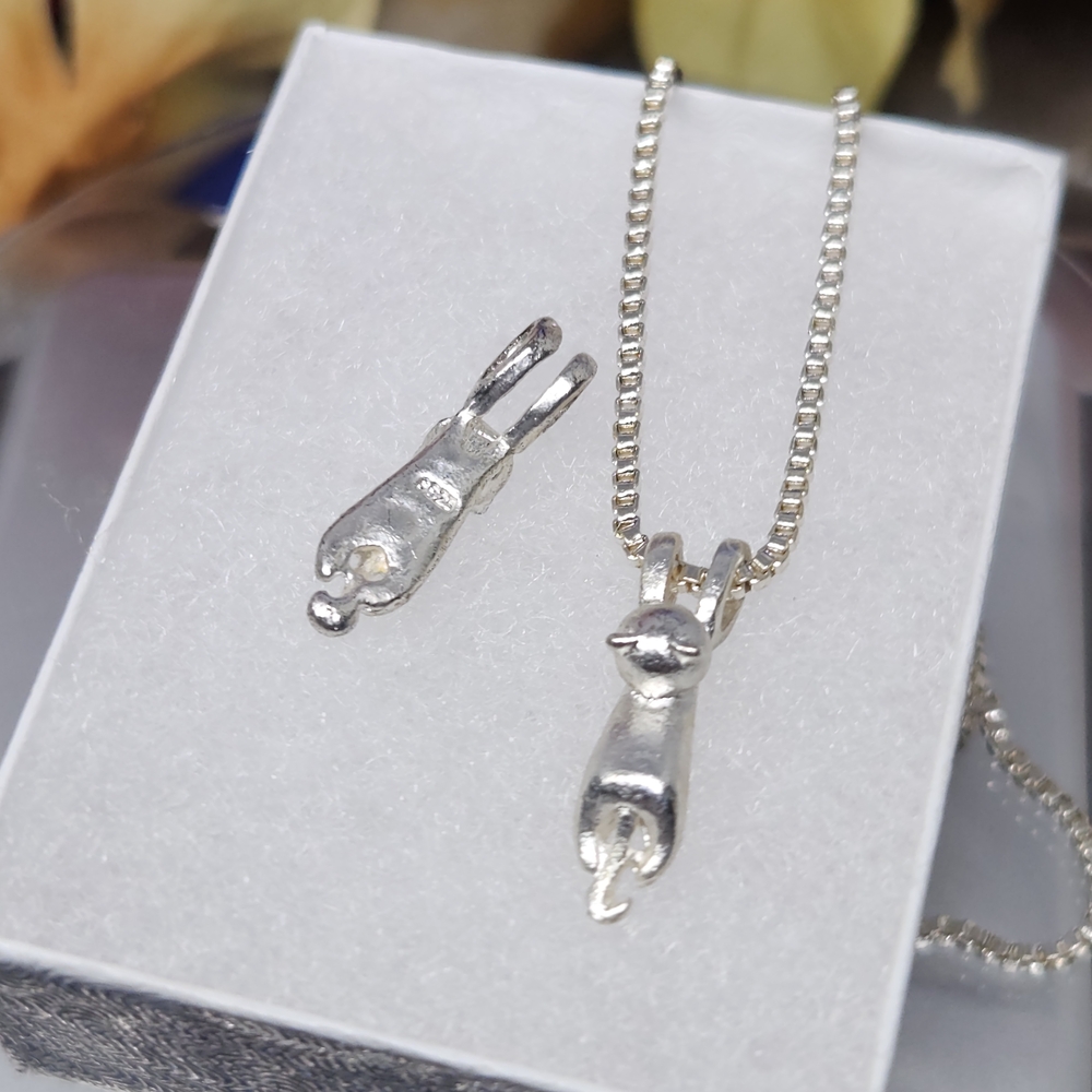 925 Sterling Silver Hanging Cat Necklace 18"